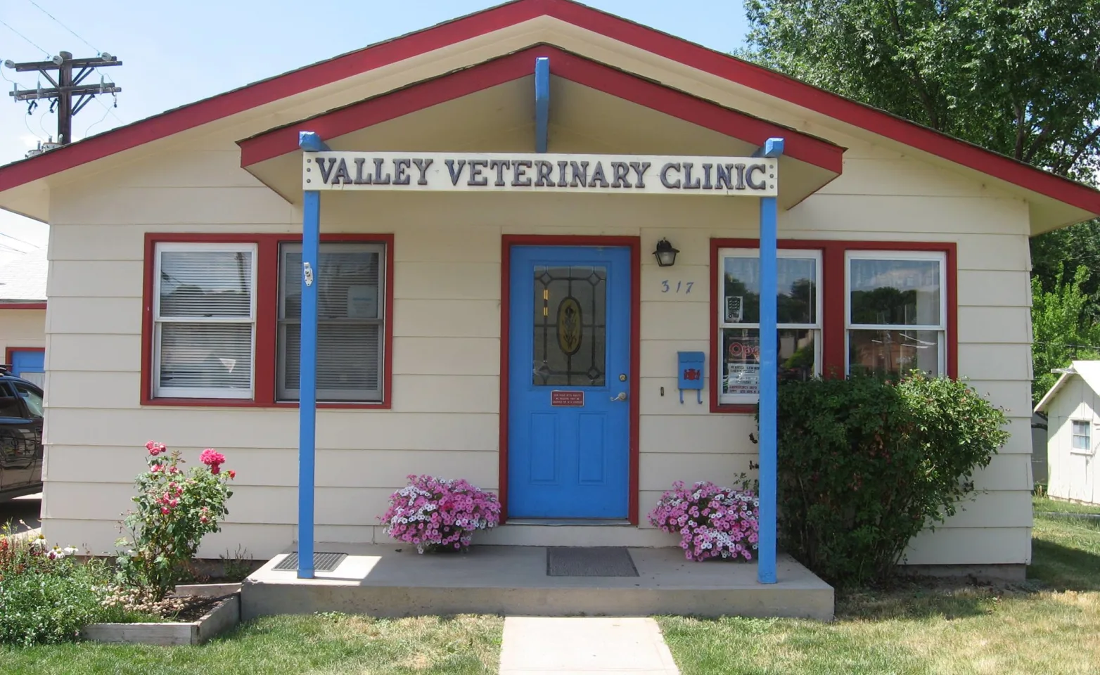 Outside exterior of Valley Veterinary Hospital